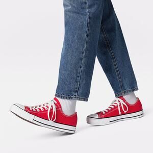 Converse Chuck Taylor All Star Low Top Sneakers Red Canvas Women’s 6 EUC